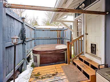 Beautiful three-level condominium in a qui... - Beautiful three-level condominium in a qui...