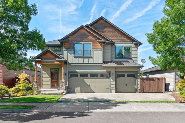 Building Photo - Newer 6 Bedroom with Bedroom on Main Level
