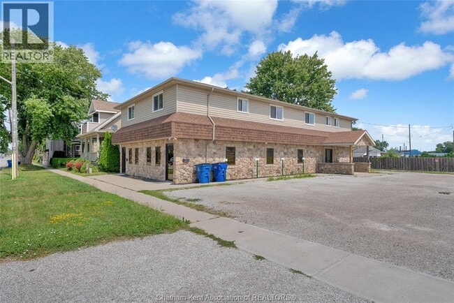 Photo - 255 William St S