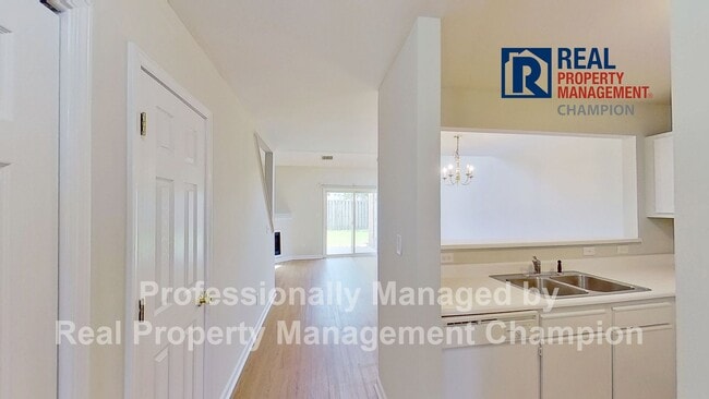 Photo - 4804 College Rd
