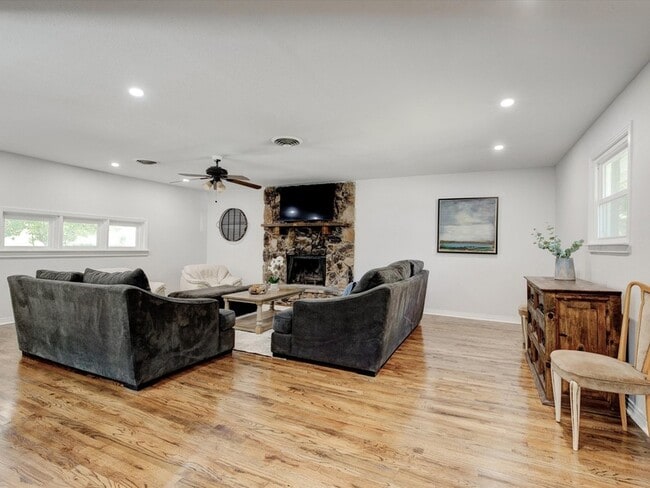 Photo - 3511 Corto Ave