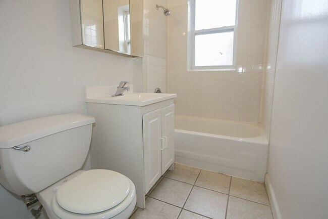 Photo - 3521 N Broadway Unit 3529.5-1W