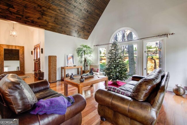 Photo - 620 Allen Ct NW