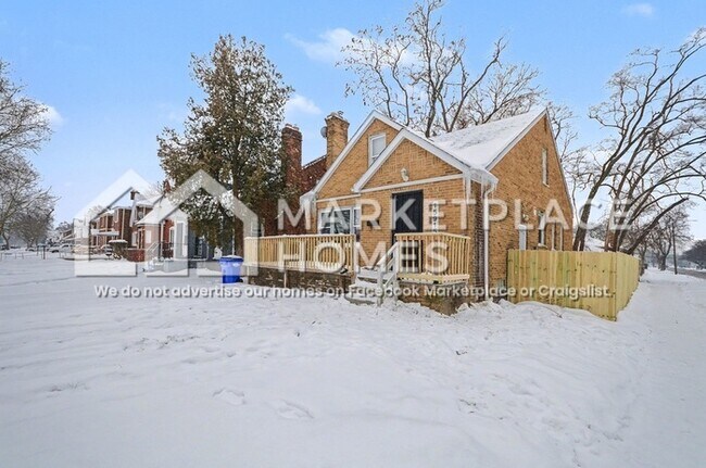 Photo - 15915 Sussex St