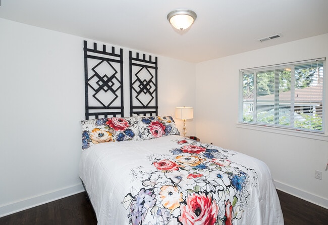 Photo - 4 Bedroom Home Lakewood