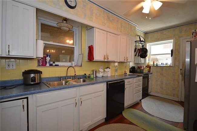 Photo - 4738 Friendship Ave