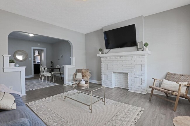 Photo - 1123-1125 Wilson Ave - 1125 Wilson Ave