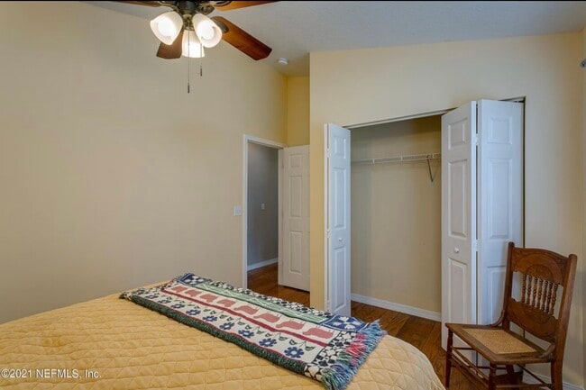 Photo - 453 Island View Cir