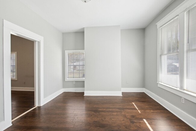 Photo - Large 3BR/2.5BA Two Story House Near Downt...