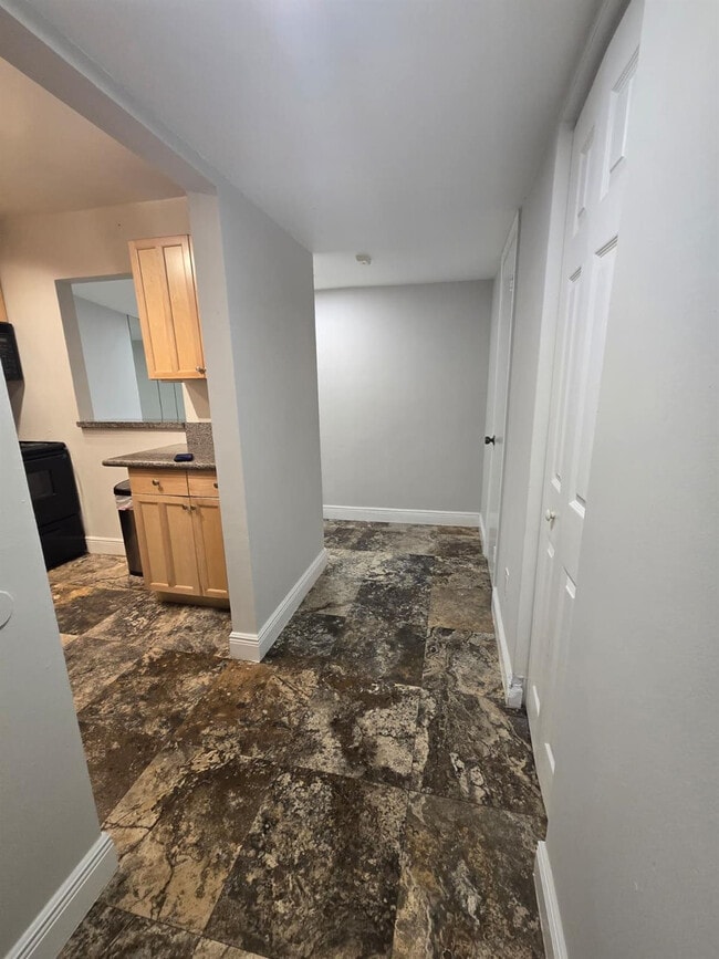 Photo - 4121 Stirling Rd Unit 205