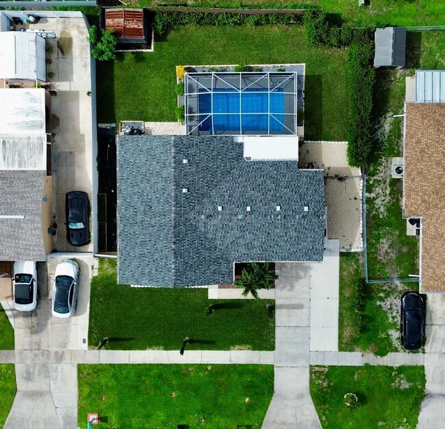 Building Photo - Newly Remodeled 3/2 with Pool Rental
