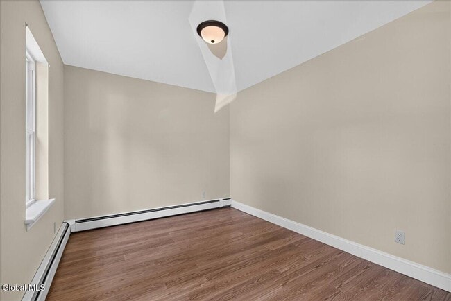 Photo - 184 Saratoga Ave