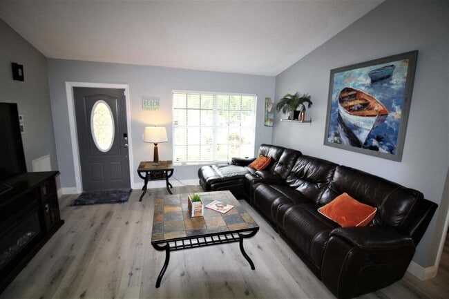 Photo - 147 NW 10th Ave