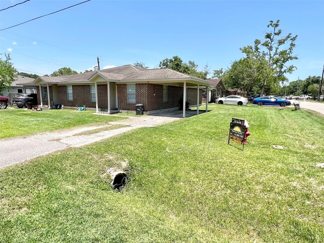 Building Photo - 4023 Avenue Q 1/2