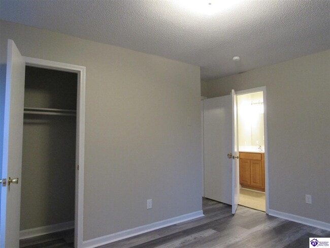 Photo - 101 E Airview Dr