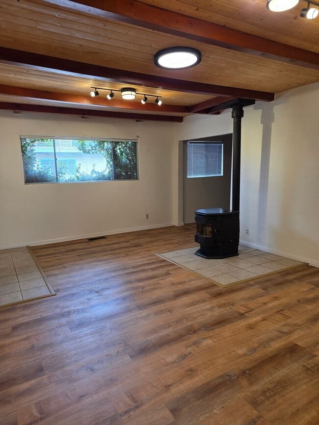 Photo - 1428 Vassar Dr NE Unit C