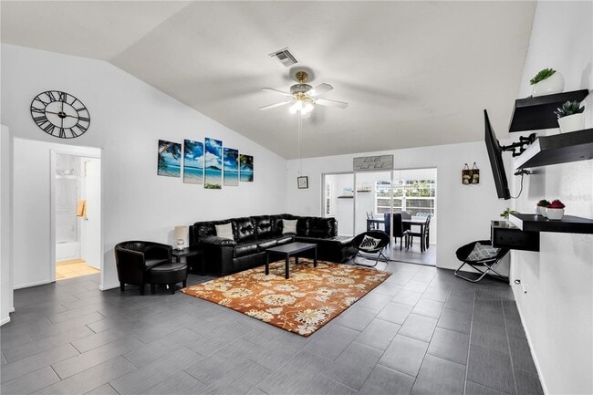 Photo - 2648 Nassau St