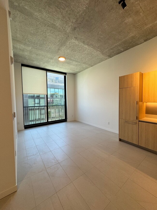 LIVING ROOM - 112 NW 31st St Unit A2 Rental