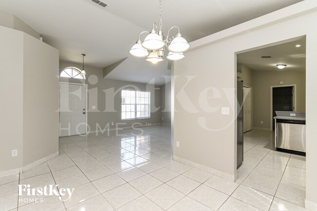 Photo - 5615 Hamlin Close Rd