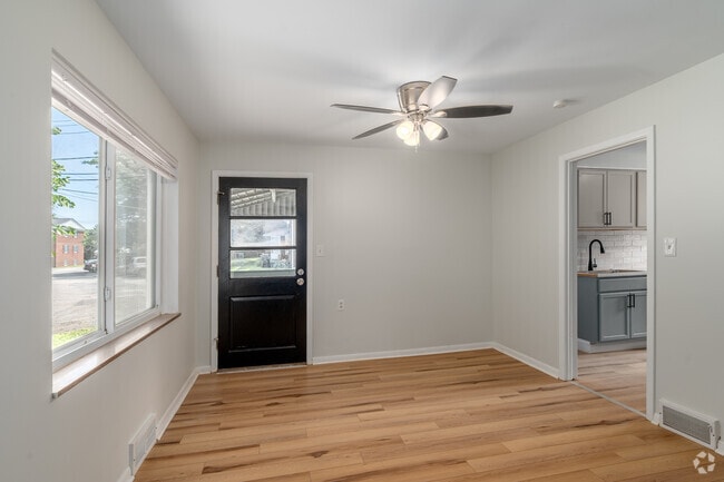 Town Home - 3BD, 1.5BA - 1,168SF - Dining Room