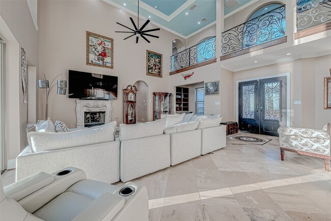 Photo - 2011 Crescent Dr