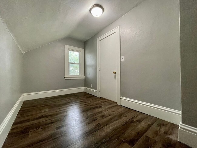 Building Photo - 24 16th Ave N Unit #2 Rental