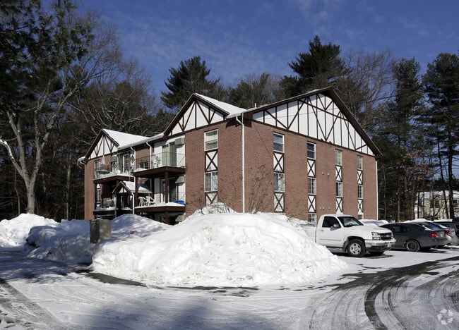 Tudor Crest Estates - Tudor Crest Estates Apartments