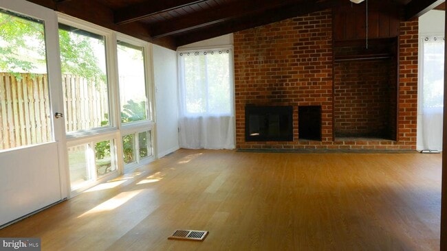 Photo - 3333 Hemlock Dr