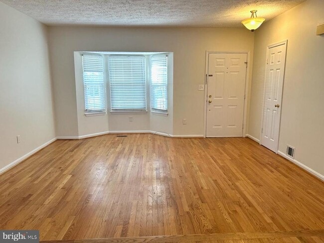 Photo - 898 Bayridge Dr