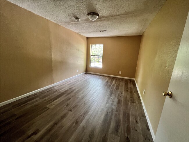 Building Photo - 10235 Algiers Rd Unit 2