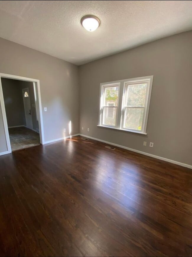 Photo - 505 Beaumont St