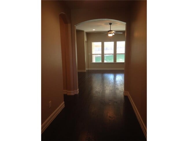 Photo - 504 Peterhouse Dr