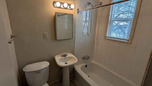 Photo - 570-570 St Mary's Rd Unité 4