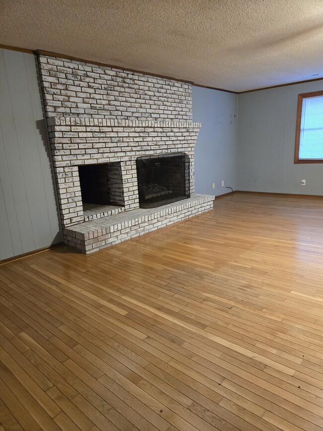 2300 Country Living Ln