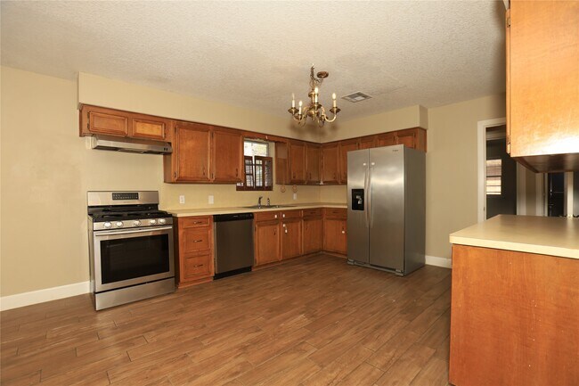 Photo - 103 E Meadow Ln