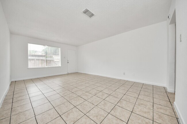 Photo - 15534 Weldon Dr