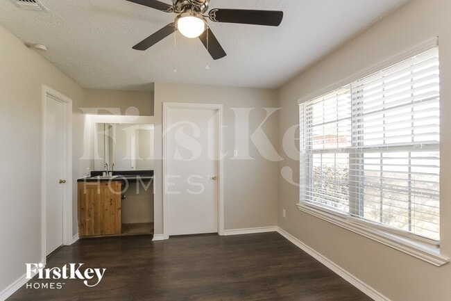 3818 Rosemont Dr