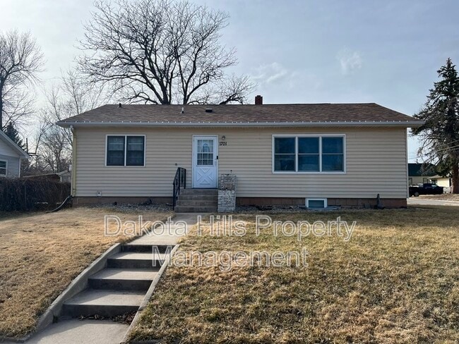Building Photo - 1701 1/2 Rushmore Street Rental