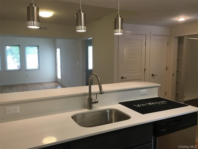 Building Photo - 3 Seitz Terrace Unit H10