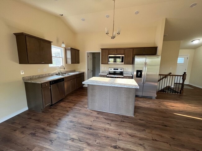 Photo - 192 Oak Hl Holw
