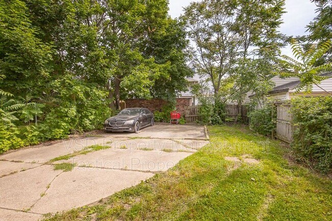 6924 Claasen Ave Unit Up