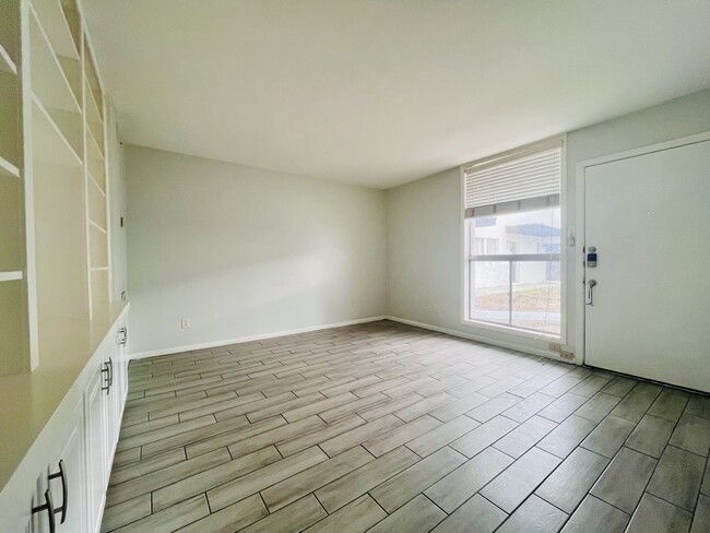 Photo - 5123 Del Monte Dr Unit 2