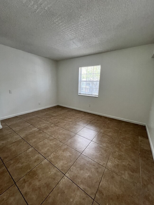 Photo - 138 Lewfield Cir