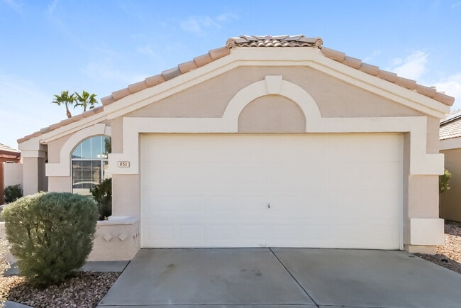 Building Photo - 851 E Boston St