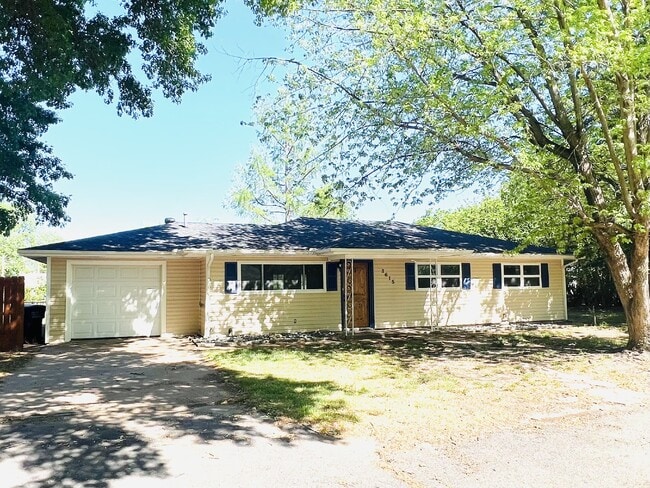 Building Photo - Beautiful 3 bedroom home in Chisolm School District!