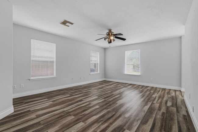 Photo - 1427 Hade Falls Ln