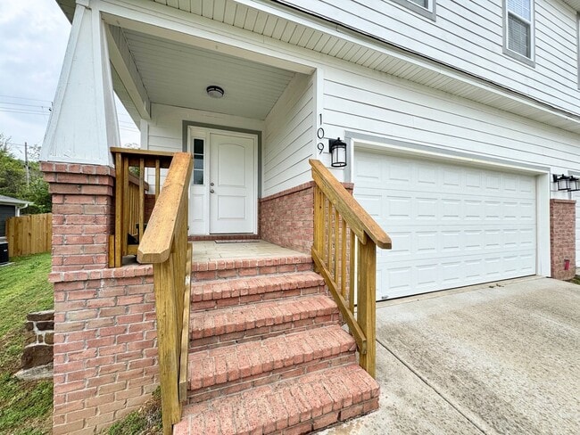 Photo - New 2 bedroom duplex, 2 car garage, quiet neighborhood, all appliances