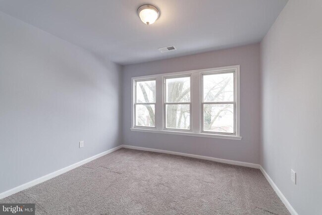 Photo - 2912 Bayonne Ave Unit 3