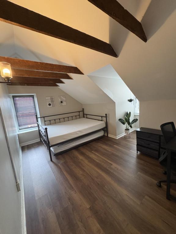 Building Photo - 1025 W Turner St