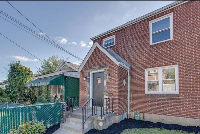 Building Photo - 352-352 W 12th Ave Rental